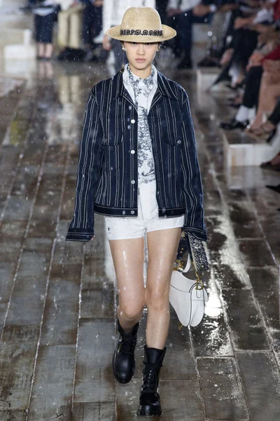 Look 37